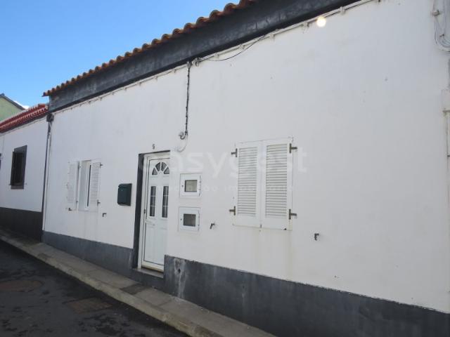 Moradia T2 recuperada na Relva