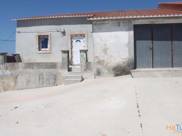 Moradia T2 remodelada | 24013706604
