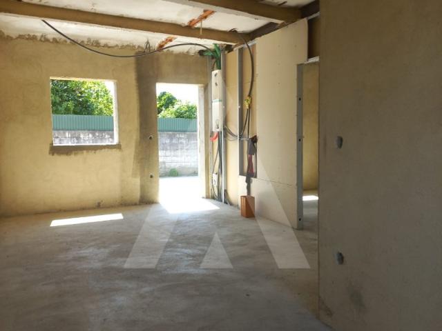 Moradia T2 remodelada e com terreno na quinta Do Loureiro!