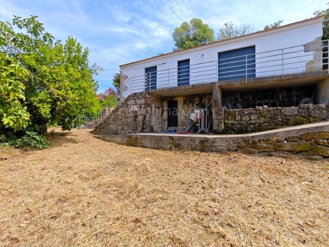 Moradia T2 remodelada para venda, na freguesia de Longos Vales, em Monção
