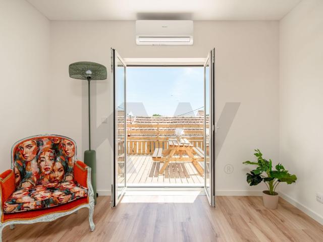 Moradia T2 Renovada no Bairro do Pombal
