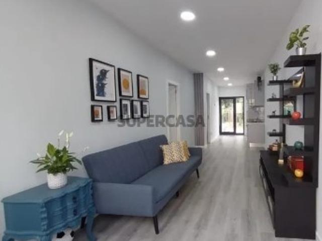 Moradia T2 Renovada Próxima ao Norte Shopping Localização Premium e Conforto Moderno