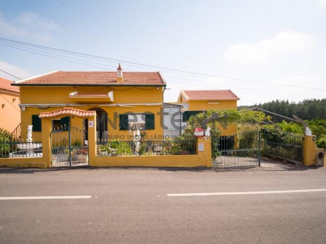 Moradia T2 + sotão e terreno zona de Torres Vedras