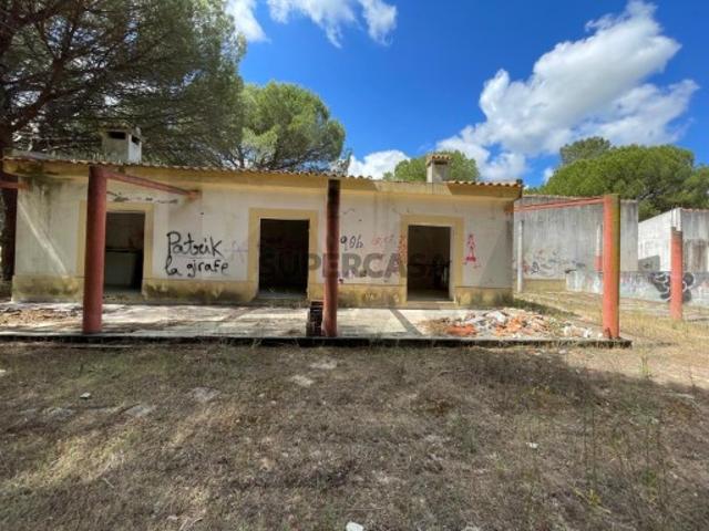 Moradia T2 térrea com 11.295 m² de terreno Pegões | Para reabilitação total