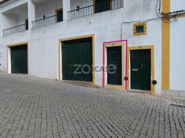 Moradia T2 Térrea com Quintal e Varanda | Campo Maior