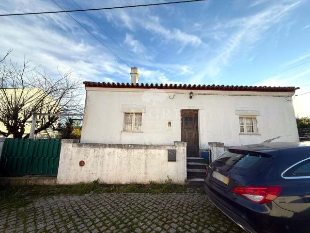 Moradia T2 Térrea com Quintal na Graça do Divor 85m² Bacelo e Senhora da Saúde