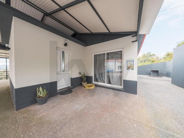 Moradia T2 térrea moderna em Santana 72m² Santana