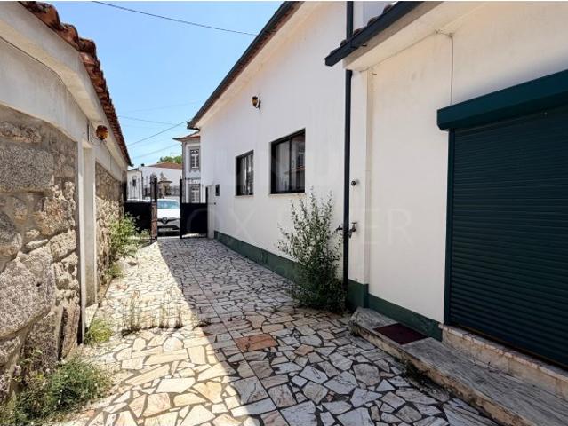 Moradia T2 térrea para venda em Mujães