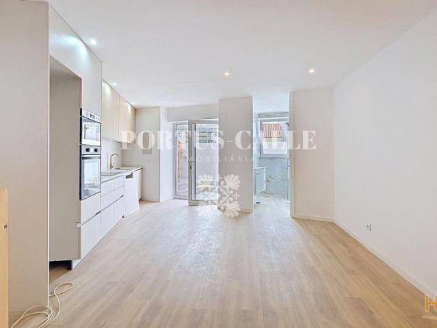 Moradia T2 Totalmente Reabilitada com Terraço e Churrasqueira em Mafamude, Gaia | 26064084416