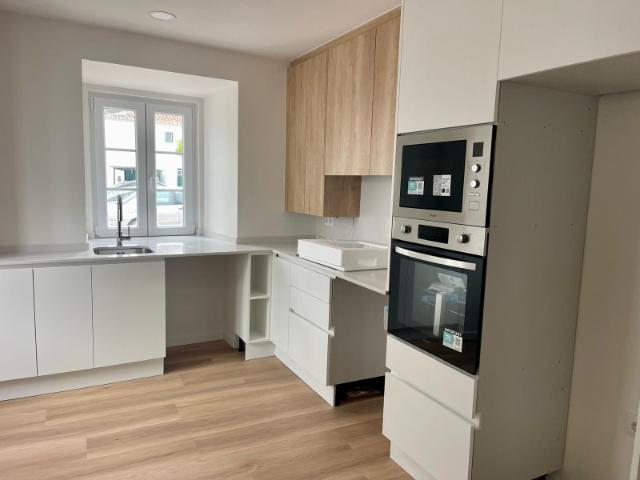 Moradia T2 Totalmente Recuperada | 120 m² | 2 WC | Aldeia Histórica | Bombarral
