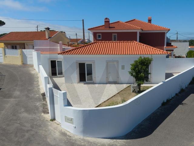 Moradia T2 Totalmente Remodelada com Logradouro | Fontanelas, Sintra