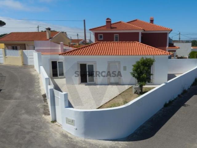 Moradia T2 Totalmente Remodelada com Logradouro | Fontanelas, Sintra