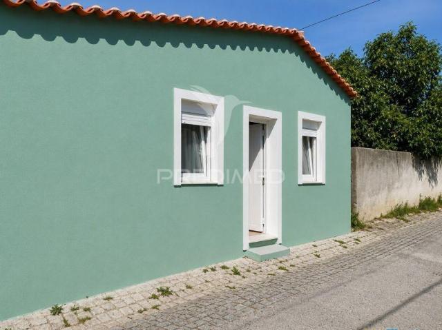 MORADIA T2 TOTALMENTE REMODELADA | MARINHA GRANDE | 26064092228