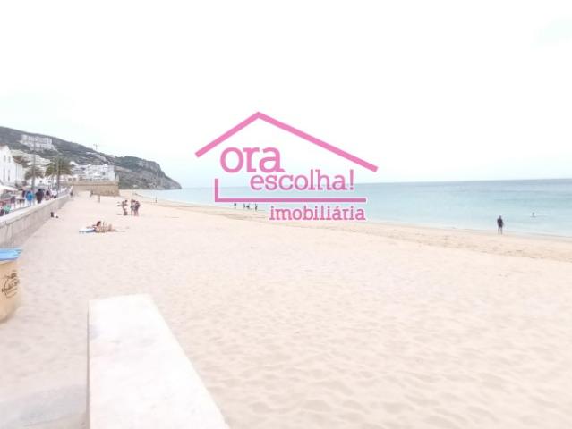 Moradia T2 Totalmente Remodelada no centro de Sesimbra, próximo da praia!