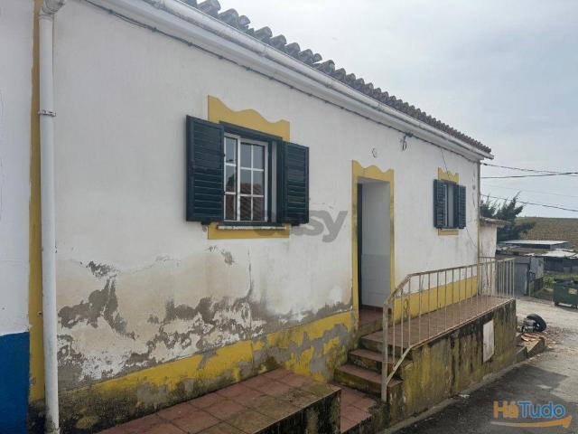Moradia T2, usada, Almeirim, Castro Verde | 26054075399