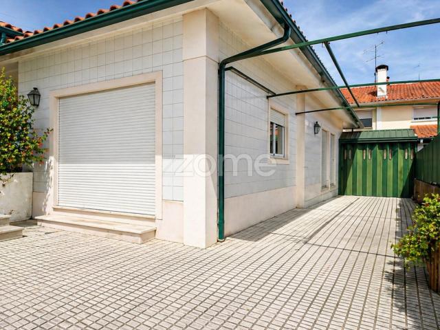 Moradia T3+1 Térrea com Jardim e Pátio Privado |Santa Joana, Aveiro