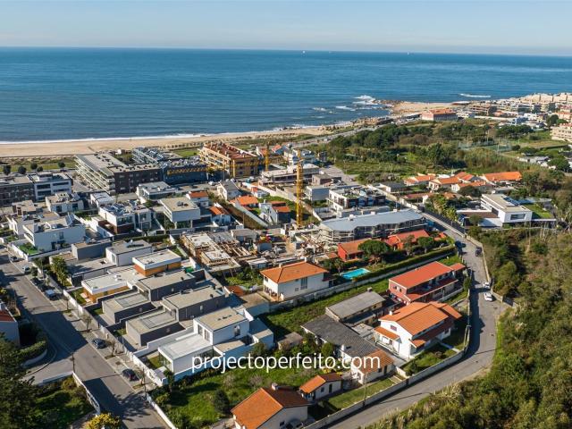 Moradia T3+1 Venda em Canidelo,Vila Nova de Gaia 302m² Canidelo