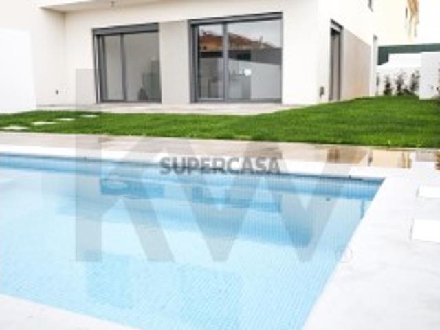 Moradia T3+1 a ESTREAR com Piscina em São Domingos de Rana