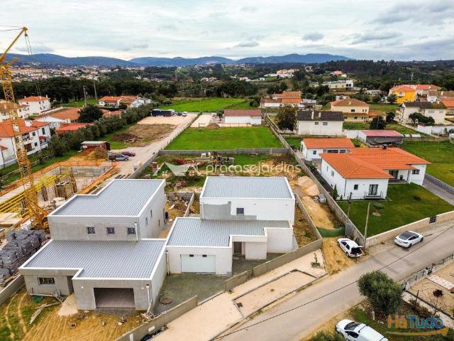 Moradia T3+1 Batalha | 26083860056