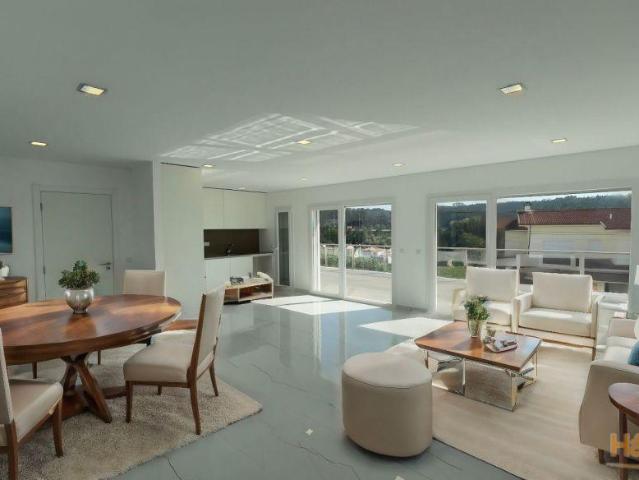 Moradia T3+1 com garagem, terraços e lote de terreno. Junto a Coimbra | 26063820024