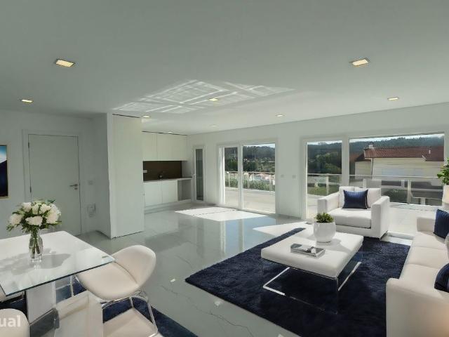 Moradia T3+1 com garagem, terraos e lote de terreno. Junto a Coimbra