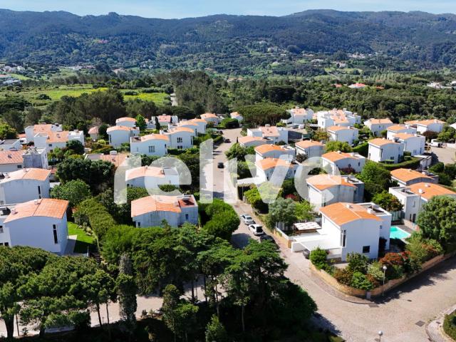 Moradia T3+1 com Garagem e Jardim – Urbanização Quinta Verde. 158m² Sintra São Martinho