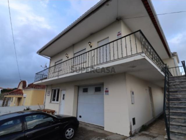 Moradia T3+1 com Garagem e logradouro