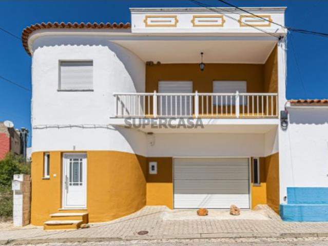 Moradia T3+1 com garagem e quintal