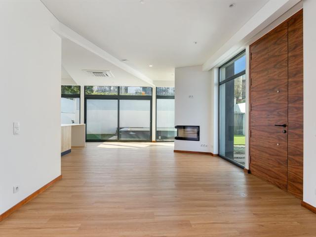 Moradia T3+1 com jardim e piscina 151m² São Domingos De Rana