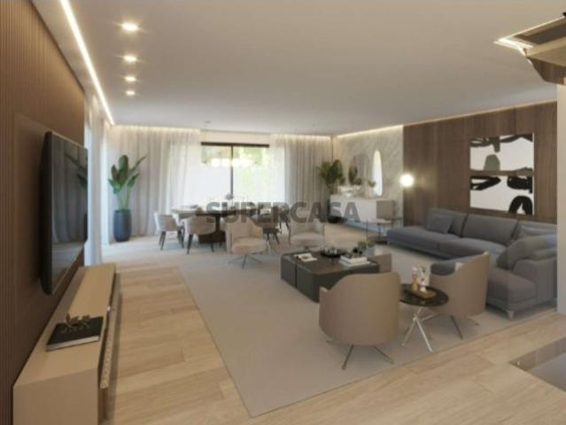 Moradia T3+1 com jardim e piscina privativos na Aldeia de Juso