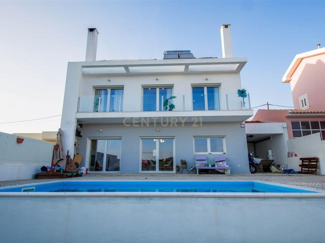 Moradia T3+1 com Piscina Almada 116m² Charneca De Caparica
