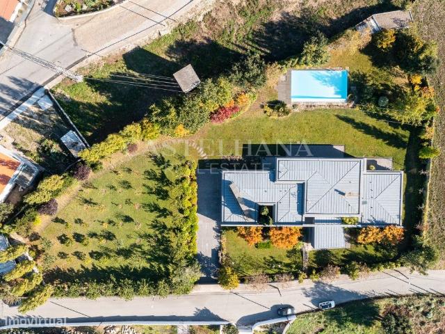 Moradia T3+1 com piscina e jardim no Porto Porto