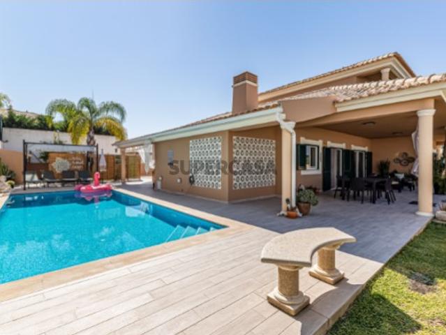 Moradia T3+1 com piscina e jardim em Vale Pedras, Albufeira
