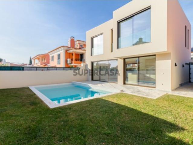 Moradia T4 com piscina na Aldeia de Juzo em Cascais