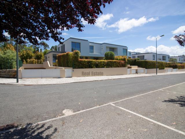 Moradia T3+1 com piscina no Belas Clube de Campo