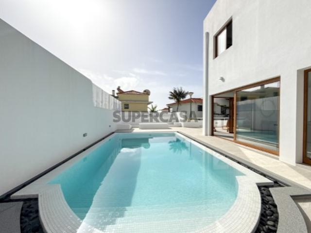 Moradia T3+1 com piscina nos Barreiros, Funchal