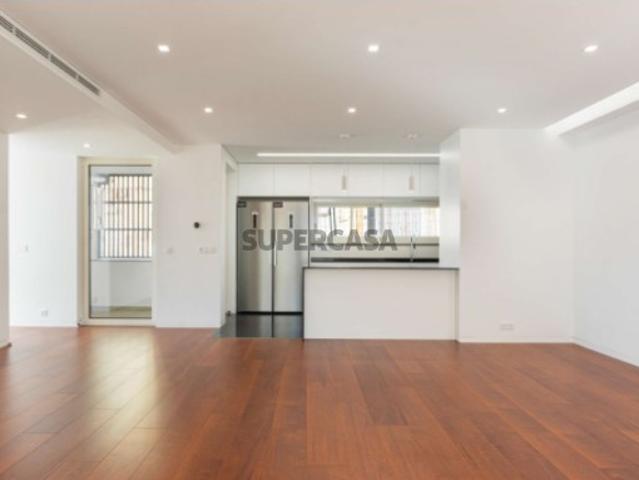 Moradia T3+1 com terraço para venda na Parede