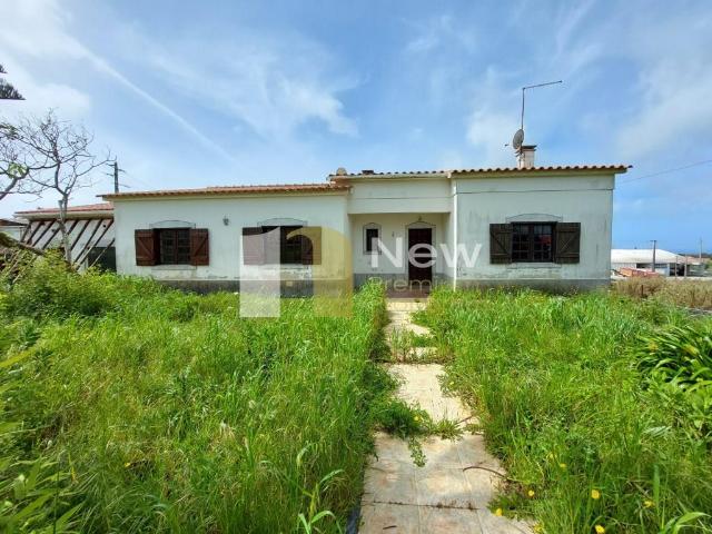 Moradia T3+1 com Terreno de 1.500 m² no Casal das Figueiras. 124m² Sesimbra Castelo