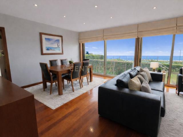 Moradia T3+1 com vista mar a 1 min da praia em Lavra