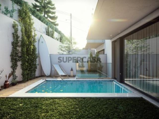 Moradia T3+1 com Vista Mar Piscina + Jardim Excelente localização e ótima exposição solar Ericeira