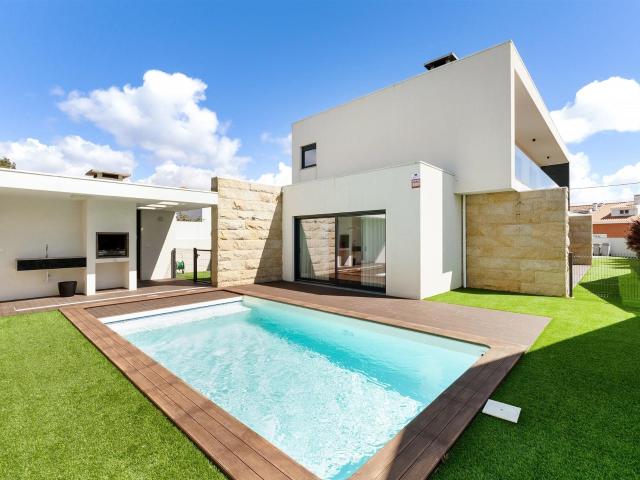 Moradia T4 com piscina aquecida na praia da Granja 223m² São Félix Da Marinha