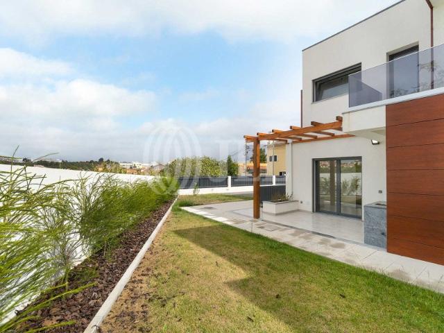Moradia T3+1 contemporânea em Atibá, Estoril