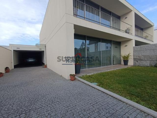 Moradia T3+1 de LUXO C/Suíte, Terraço e Garagem Box | Póvoa de Varzim