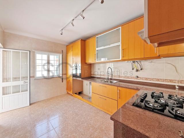 Moradia T3+1 em Vila Nogueira de Azeitão