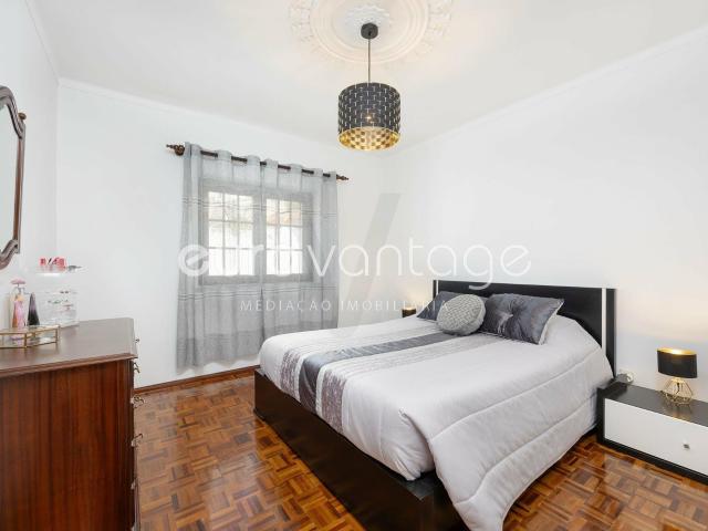 Moradia T3+1, em zona residencial muito requisitada em Nazar. 220m² Nazaré