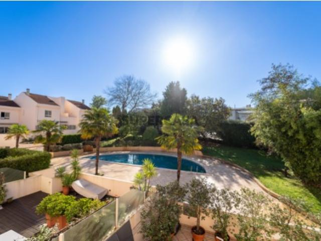 Moradia T3+1 em condomínio fechado com jardim e piscina Porto