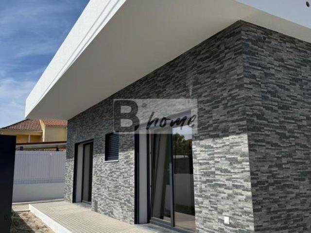Moradia T3+1 em Fernão Ferro | 26064083861