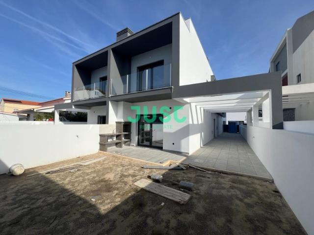 Moradia T3+1 em Fernão Ferro