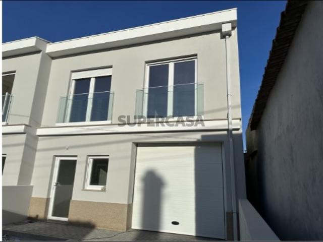Moradia T3+1 Geminada SANTA JOANA