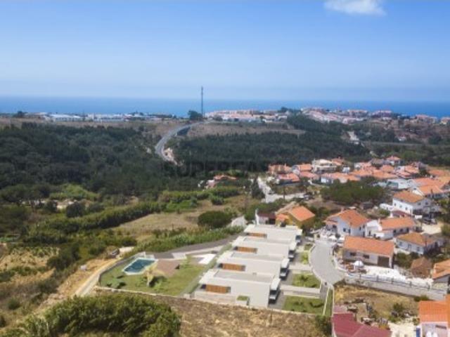 MORADIA T3+1 INSERIDA EM CONDOMÍNIO COM PISCINA JUNTO AO CENTRO DA VILA DA ERICEIRA